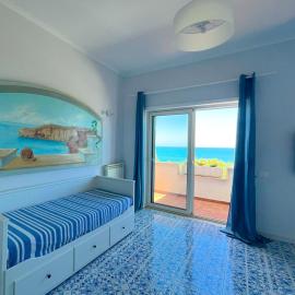 LA PERLA BIANCA Apartment - Near Train Station and Best Beaches with Amazing Sunsets, hotel Anzióban