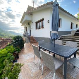 La Espriella, hotel v destinaci Avín