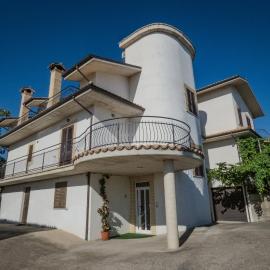 B&B "LE LUCI" CAMERA IN ATTICO SUPER VISTA interno 2 rose rosa