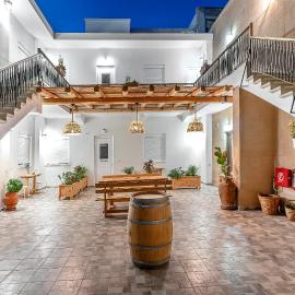 Reborn Luxury Apartments, hotel di Bandar Rhodes