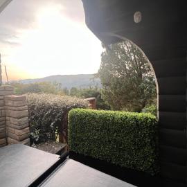 LARCHES LODGE Norwegian log cabin, wood stove & spa, hotel in Church Stretton