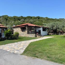 PYRGOS House, hotell sihtkohas Develíkia