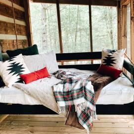 Hot Tub, Porch Swing Bed, Fire Pit, Aska Adventure