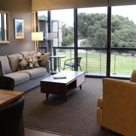 Coastal Cove Retreat - with heated pool near Hot Springs & Golf