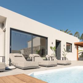 Mousses Villa, with Pool & Spa Whirlpool by the Beach, By ThinkVilla, hotel v destinácii Balíon