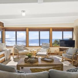 The Cowrie House - Ocean Views, Village, Surf