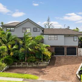 Villa with Pool in Browns Bay, hotel in Auckland