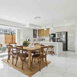 Seas the Day - Modern Townhouse in Sawtell Village