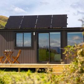 Kit's Cabin Outdoor Baths Log Burner Queenstown, Hotel in Garston