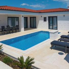 Luxury Villa Mariva with heated pool