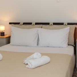 Aira Apartments, hotelli Azolimnosissa