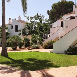 Aparthotel FLORA PARK & AQUAROCK, hotel di Cala en Bosch