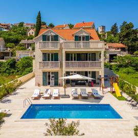 Villa Janie - Modern Pool Apartments Splitska, hotel in Splitska