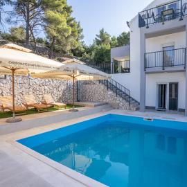 Villa Lucija, hotel di Milna