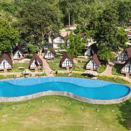 WelcomHeritage Tarangi Ramganga Resort, khách sạn ở Marchula