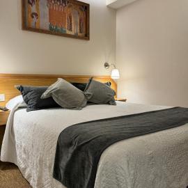 Nest Style Santiago، فندق في سانتياغو دي كومبوستيلا