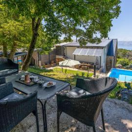Amazing Home In Bater, khách sạn ở Bakar