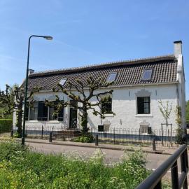 Beautiful renovated Farmhouse, hotell sihtkohas Ankeveen