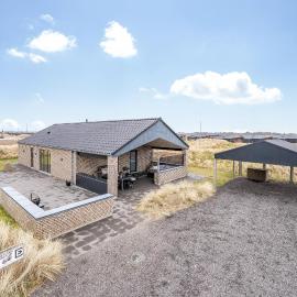 Luxurious 8-Person House With A Spacious Outdoor Spa - 1003, hótel í Ringkøbing