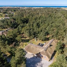 Nice Pool House For 12 Persons - 1021, hótel í Ringkøbing