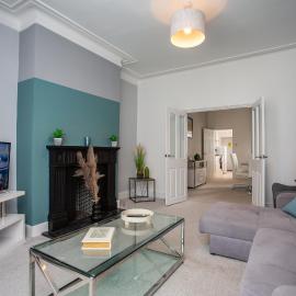 Vacant Nests The Imeary 3BR Stylish Appartment, hotel in Westoe