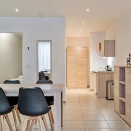 Ambassador Suites Leuven, хотел в Льовен