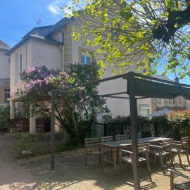 Aux Roses, hotel i Saint-Honoré-les-Bains