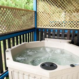 Rathlin Apartment - 2 Bedroom with Hot Tub, hotel in Ballycastle