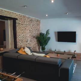 Maison 6 personnes - piscine privée, hotelli kohteessa Moulins