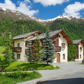 Residence Le Cascate, hotel u Livinjo