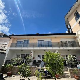 City Apartman ház、バラトンレッレのホテル
