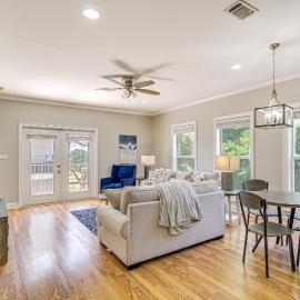 Bright Biloxi Condo: Walk to the Beach!, готель у місті Білоксі