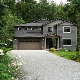 North Cascades Escape- spacious 5-bedroom, family friendly, AC, WiFi, Hotel in Concrete