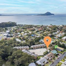 Bay Parklands 32 fantastic unit with air conditioning pool tennis court and spa