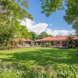 Isness - Your Haven on Hautere, hotel in Te Horo