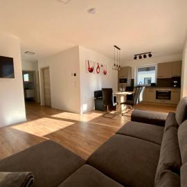 Apartment Comfort mit Fasssauna und Außen Whirlpool, hotel a Imsterberg