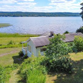 3 Bedroom Pet Friendly Home In Tvärred, hotell i Varred