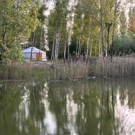 Yourte du pied de loup, hotel a Saint-Thibault