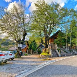 Hotel Chalet Kujta โรงแรมในเปเย