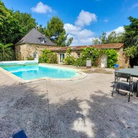 Lovely Home In Ploubezre