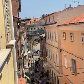 Dejan Apartments-Top centar-Old town-Low budget Studios، فندق في بولا
