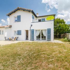 Beach Front Home In Marennes-Hiers-Brouage