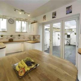 The Cheesehouse-detached house with driveway in Tettenhall, hotel in Tettenhall