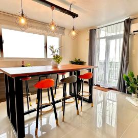 Luxurious Deluxe Apartment - EhubStay Mactan Cebu - Saekyung Condo Looc, hotel a Lo-oc