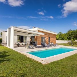 Villa Sama by Villsy