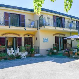 Green Paradise Affittacamere, hotel in SantʼAgata sui Due Golfi