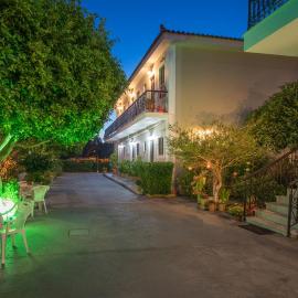 Tota Studios, hotel Cilivíben