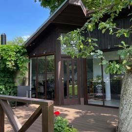 Summer chalet in the heart of Riga, hotelli Riiassa