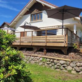 Gîte Papillon 6 à14 personnes - Jacuzzi、ジェラールメのホテル
