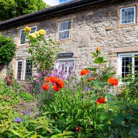 1600s Listed Cottage Town Centre Dogs Welcome Fire